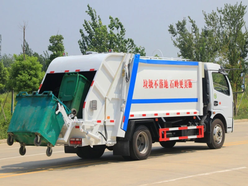 东风8方压缩垃圾车4