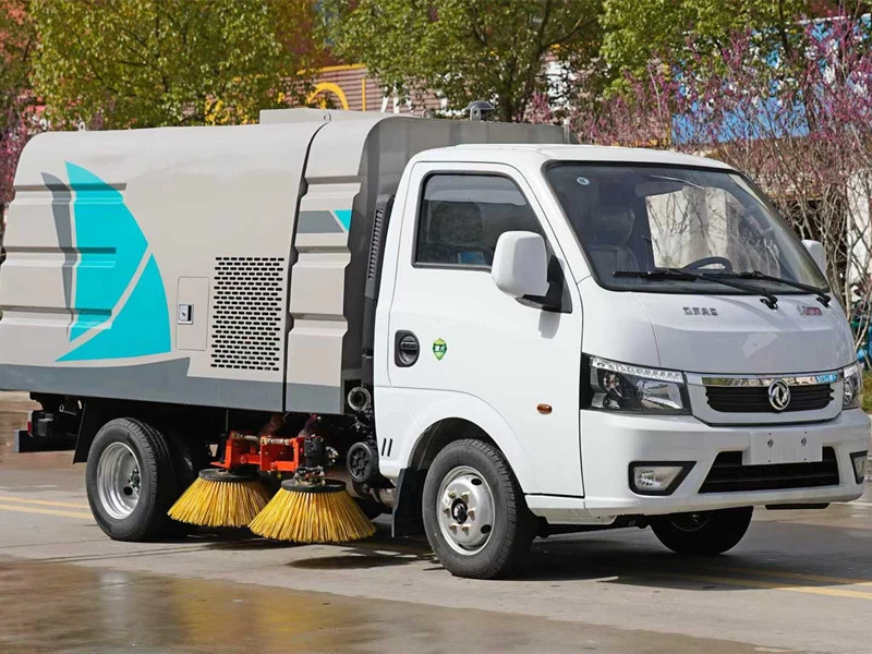 东风途逸扫路车3