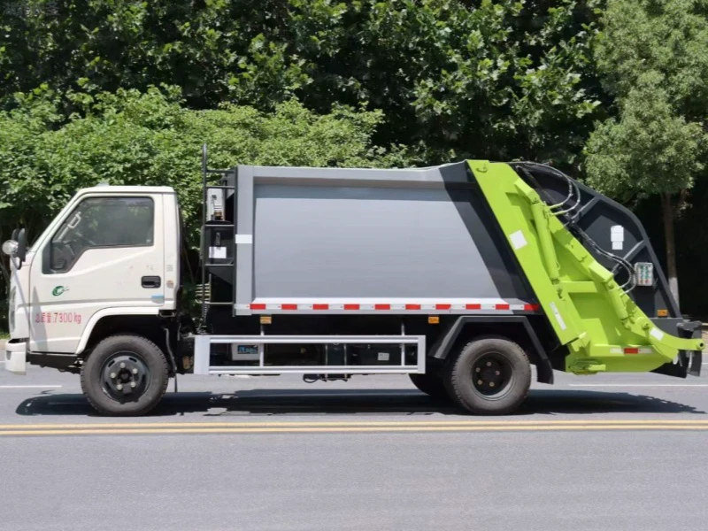 江铃压缩垃圾车4