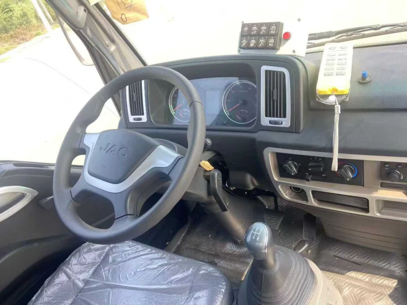 江淮康铃蓝牌压缩垃圾车4