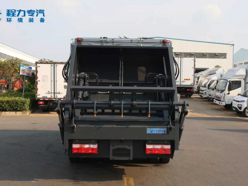10方飞碟奥驰混动压缩垃圾车7