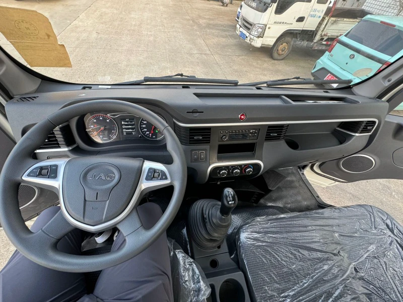 江淮小黄牌钩臂垃圾车7