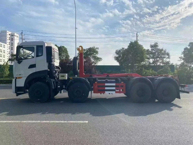 东风天龙前四后八勾臂垃圾车4
