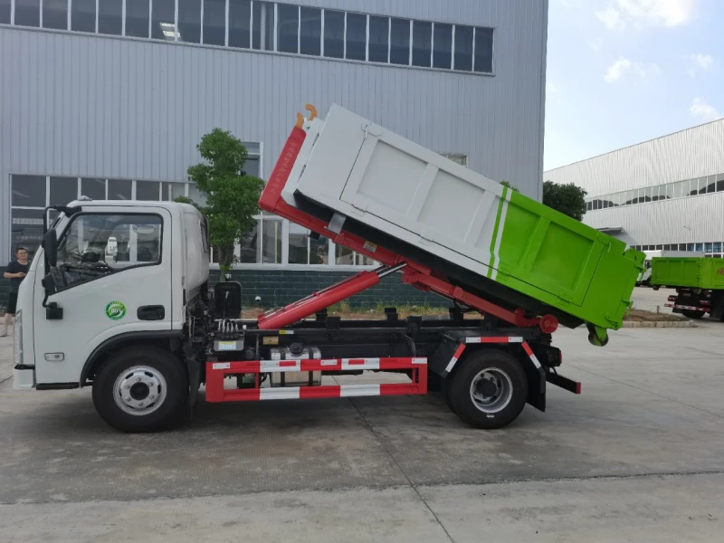 大运翼途低顶勾臂垃圾车5