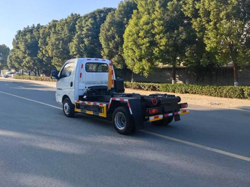 飞碟缔途纯电动勾臂垃圾车3
