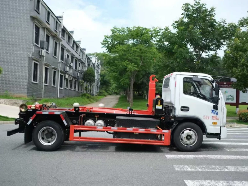 跃进12吨纯电动勾臂垃圾车6