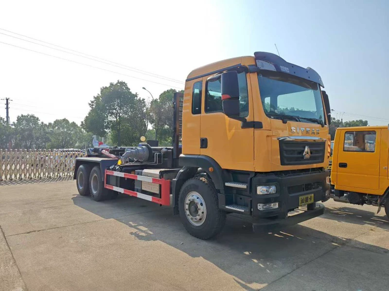 重汽汕德卡后双桥勾臂垃圾车13