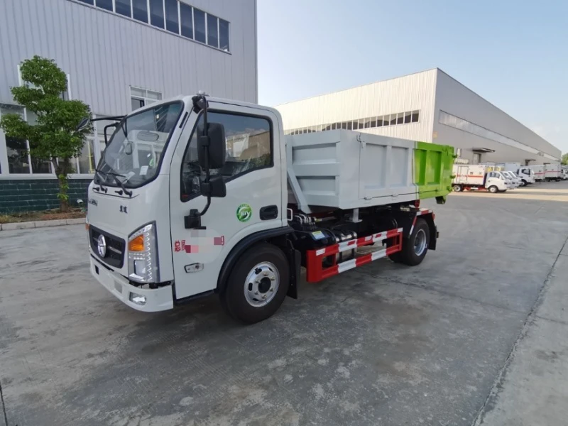 大运蓝牌低顶勾臂垃圾车