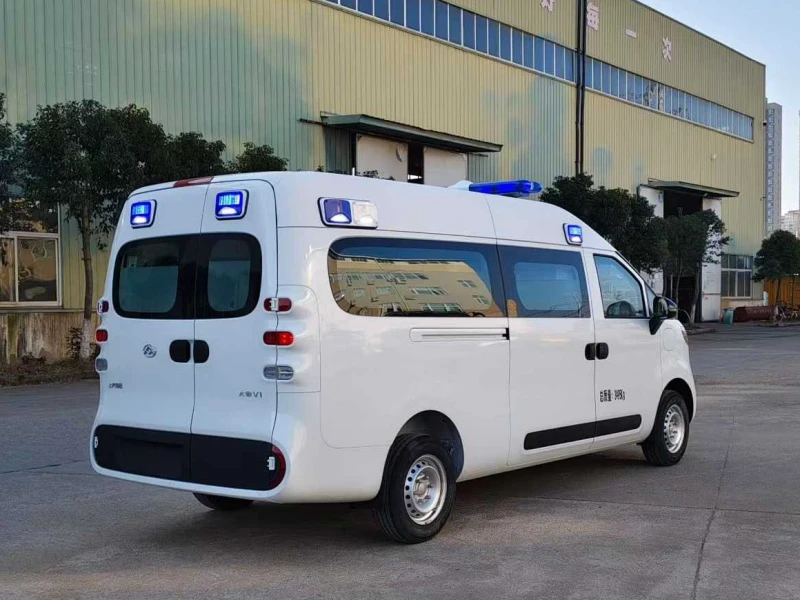 大拿V1长轴高顶救护车3