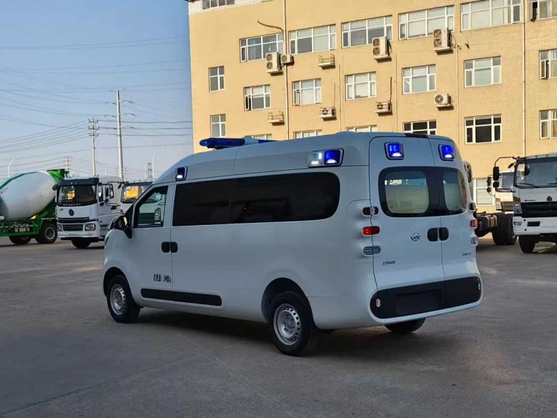 大拿V1长轴高顶救护车2