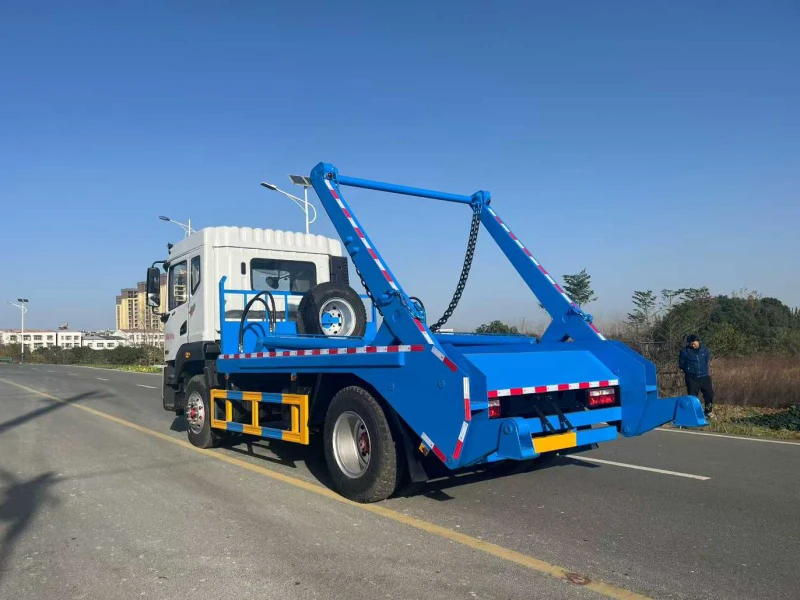 东风D9摆臂垃圾车7