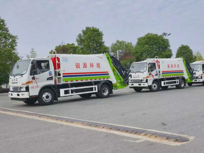 江淮5.8方压缩式垃圾车4