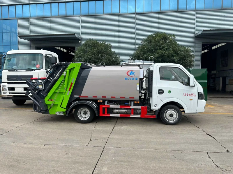 东风途逸4方压缩垃圾车3